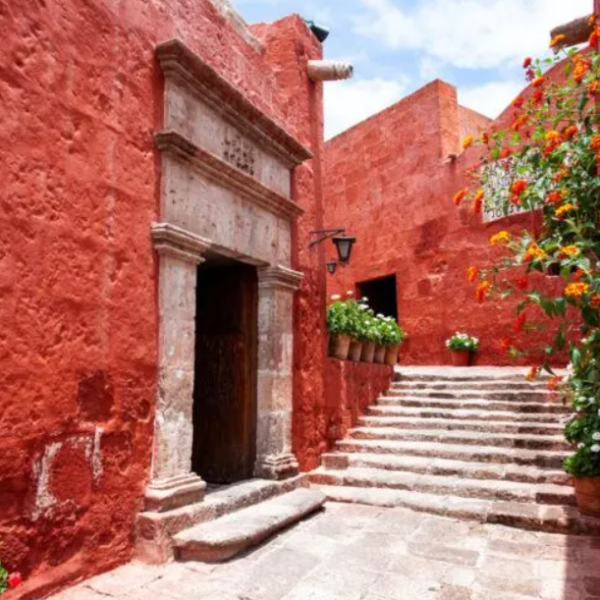arequipa-deslumbrante-iglesia-600x600